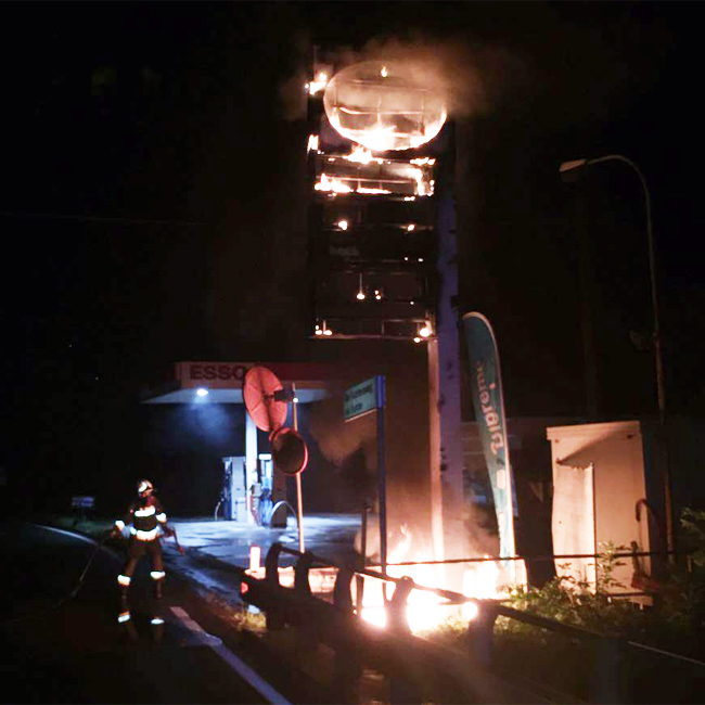 Brand bei Tankstelle südlich von Kollmann