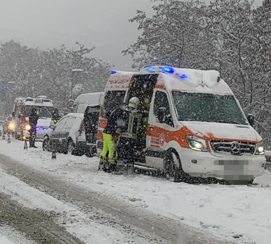 Verkehrschaos durch heftige Schnefälle