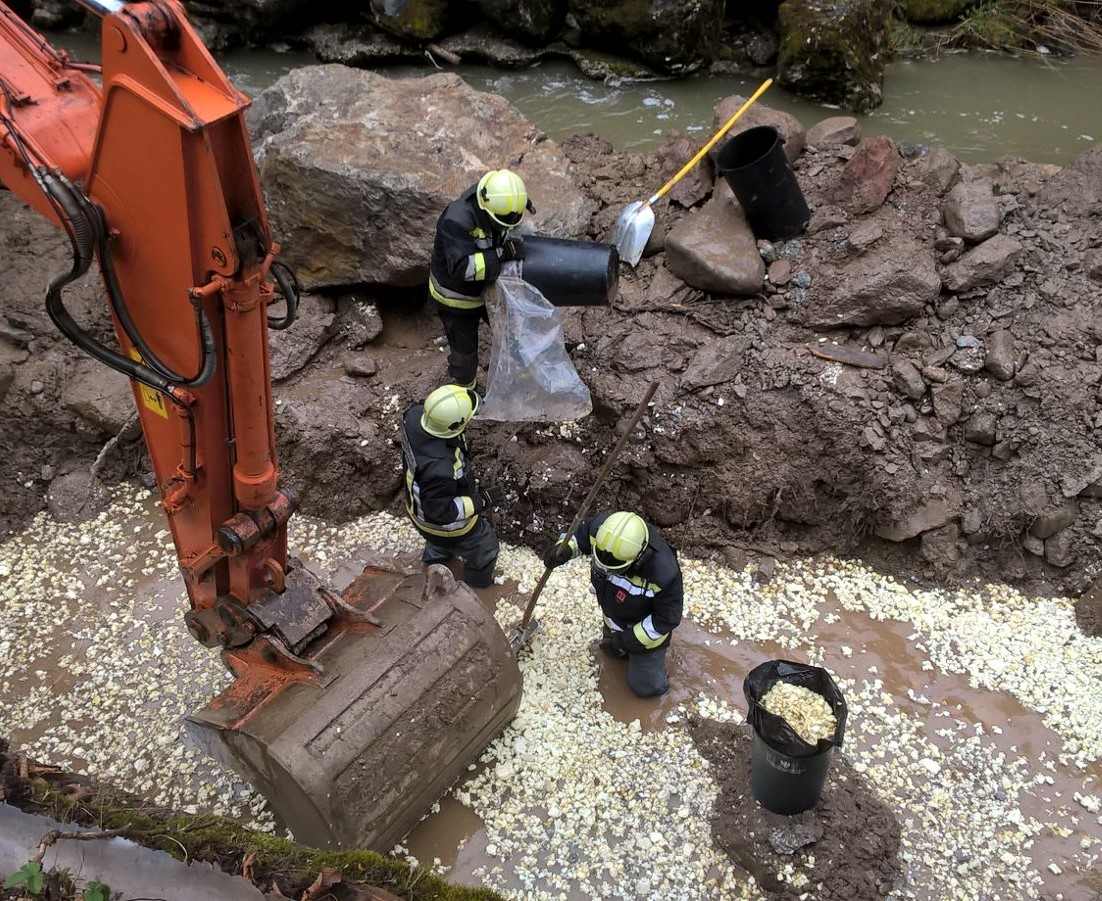 Hydrauliköl gelangt in den Grödnerbach