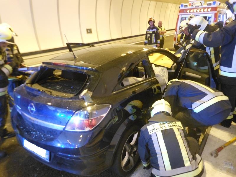 Verkehrsunfall mit eingeklemmter Person