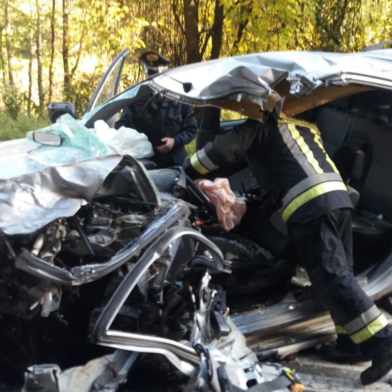 PickUp kracht in LKW 