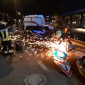 PKW prallt in Leitplanke