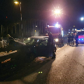 PKW prallt in Leitplanke